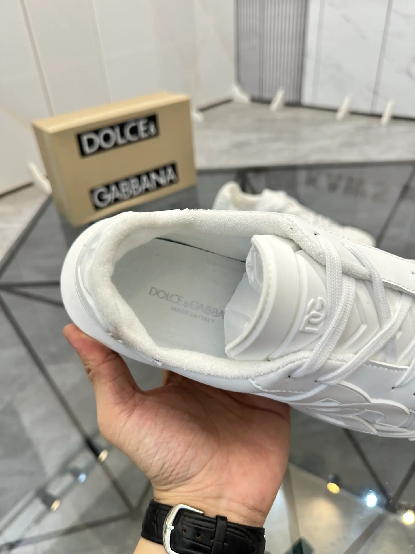 Men's shoes for sale 💰: 💰P500¥ Product trademark: DG* "Dolce & Gabbana*" low-cut casual shoes Regular size: 35-45 (can be customized to 46) Couple style Product material: imported silk leather upper, breathable lining, original outsole. Number: 803